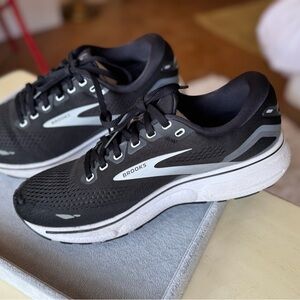 Brooks Women’s Ghost 15, Size 9.5 Medium